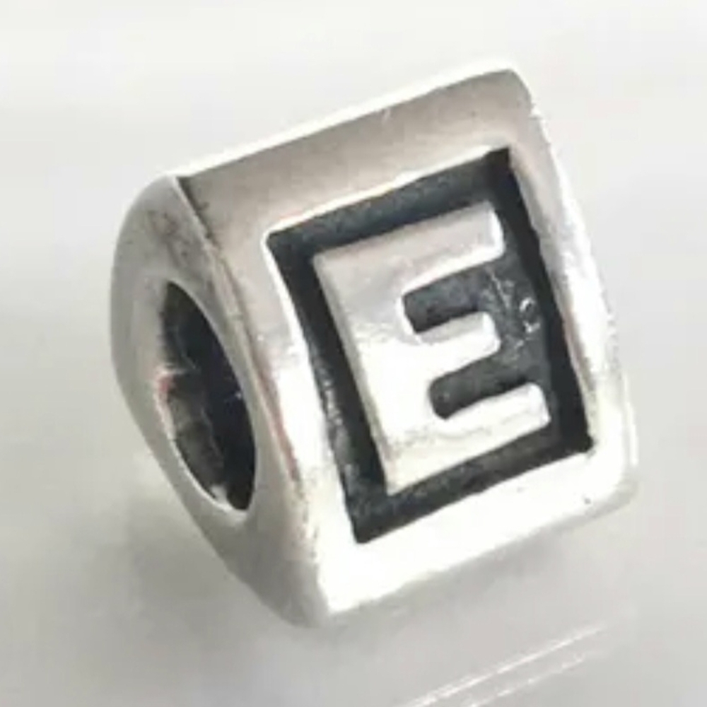 PANDORA INITIAL E CHARM EXCELLENT CONDITION - Picture 2 of 4